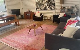 Lorne Groovy Log House, Pet Friendly, Coastal Retreat, Free Wifi Wine & Chocolates Kangaroos In The Evening